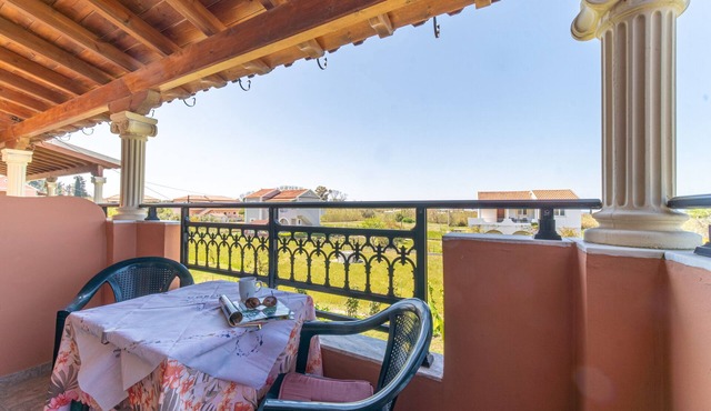 Apartment 'Giannis 9' with Shared Garden, Wi-Fi and Air Conditioning
