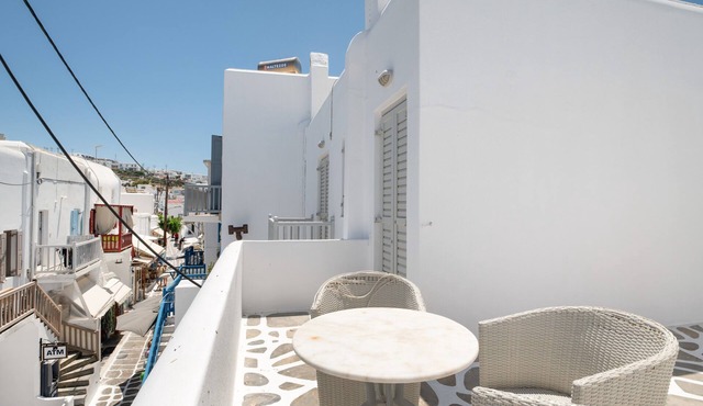 Apartment 'Le Coq' with Balcony, Wi-Fi and Air Conditioning
