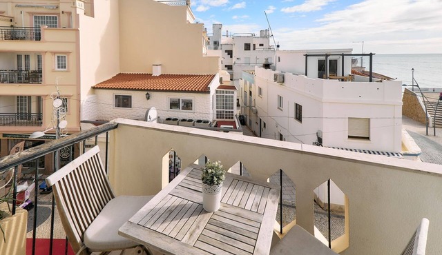 Apartment Margit with sea view – 50 metres from the sea in Armacao de Pera