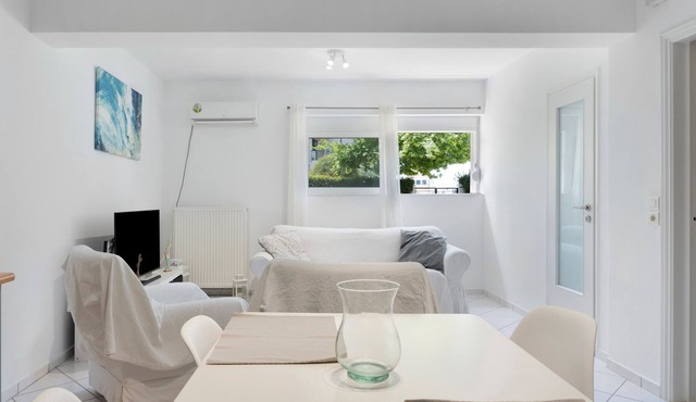 Apartment 'S K Ground Flat In Vrilissia' with Wi-Fi and Air Conditioning