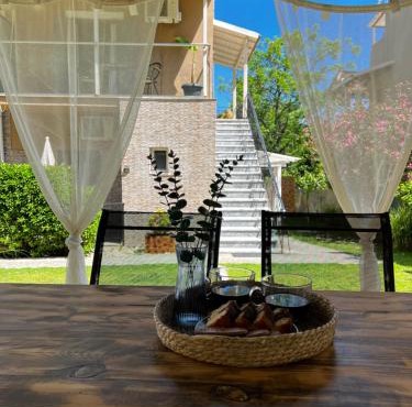 Armonia Apartments & Studios in Perivolion