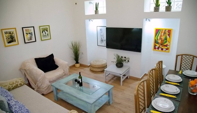 Aroura Homes Garden House 2BR/2BA Free Parking