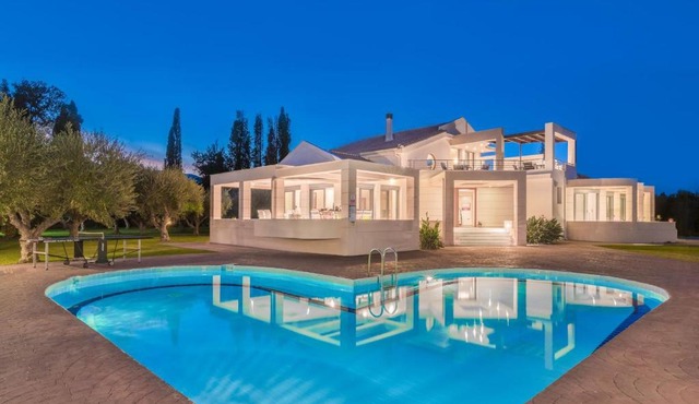 Astarte Villas - Istar Villa with Tennis Court