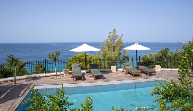 Avra Private Suites