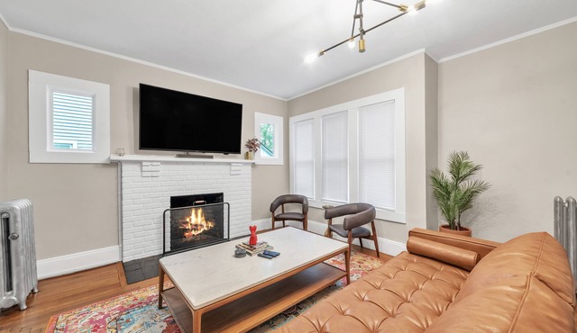 Beautiful 4BR 2 Bathroom House with Parking in Springfield