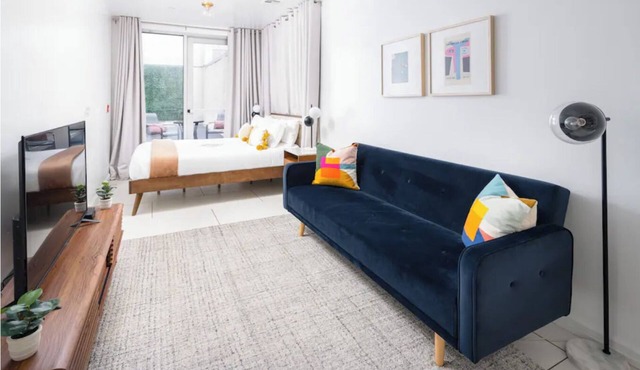 Beautiful Studio with Patio in Midtown NYC! #202 in New York