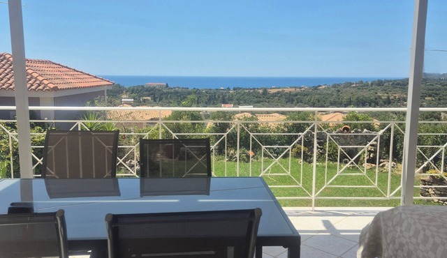 Beautiful villa with amazing sea and mountain views just 1,5 km from the beach