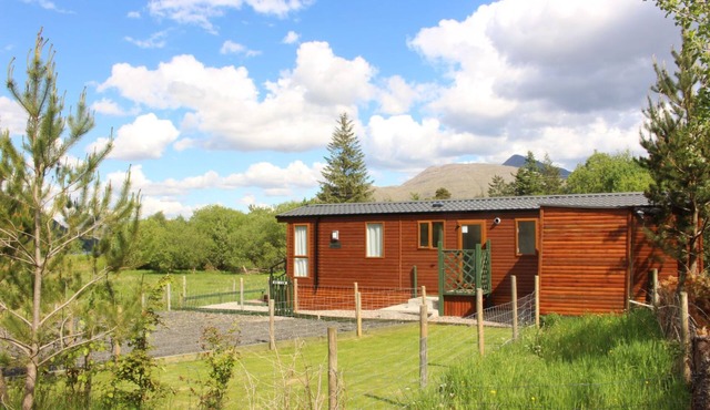Ben View - luxury cabin with spectacular alpine and loch views in Taynuilt