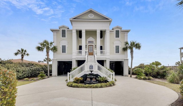 Black Magic: Beach Retreat, Pool & Great Location in Surfside Beach