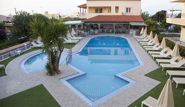 Blue Sky Hotel Family Apartment with sea view & pool in Αγία Μαρίνα