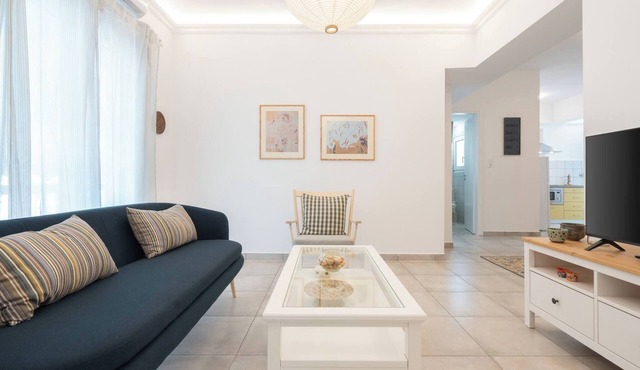 Bright 2BR Apartment By Metro Near Acropolis