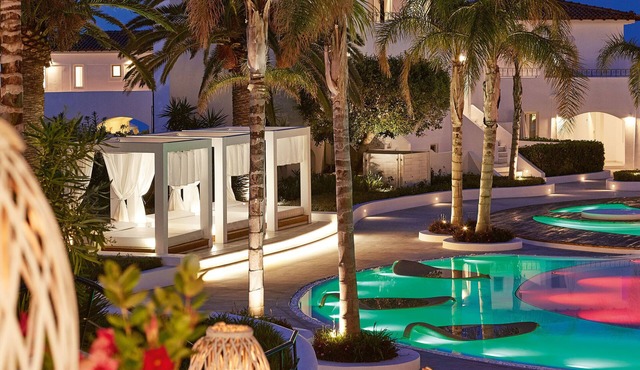 Caramel, A Resort to Live