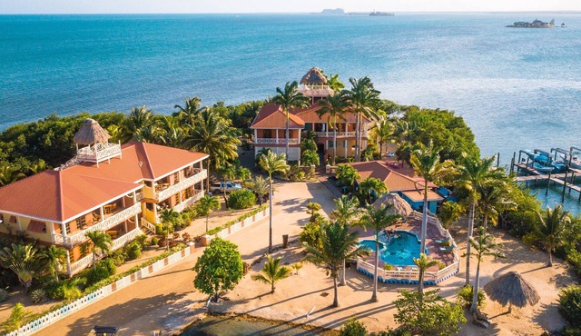 Caribbean Waterfront 2b/2b Placencia Village Condo With Pool! in Placencia