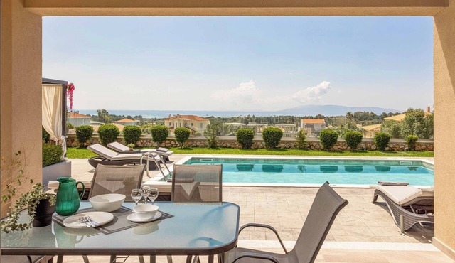 Casa Bella - Four Bedroom Villa, Sleeps 8