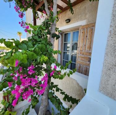 Casa Kairis premium suites in Kamari