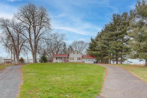 Central & Private Milan Home ~ 10 Mi to Sandusky! in Milan