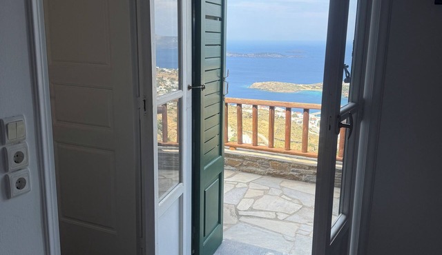 Charming 1-bedroom house in delightful Andros with WiFi, AC, endless views