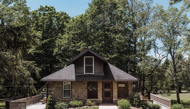 Charming 2-bedroom cottage on private estate in wonderful Livingston Manor in Livingston Manor