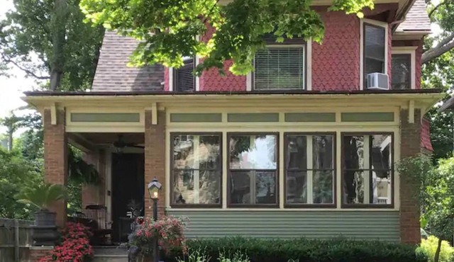 Charming 2nd floor unit in historic district in Toledo