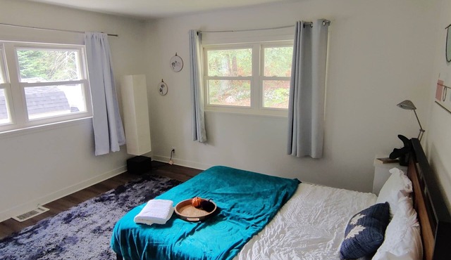 Charming 3-bedroom house in delightful Ashland for your getaway in Ashland
