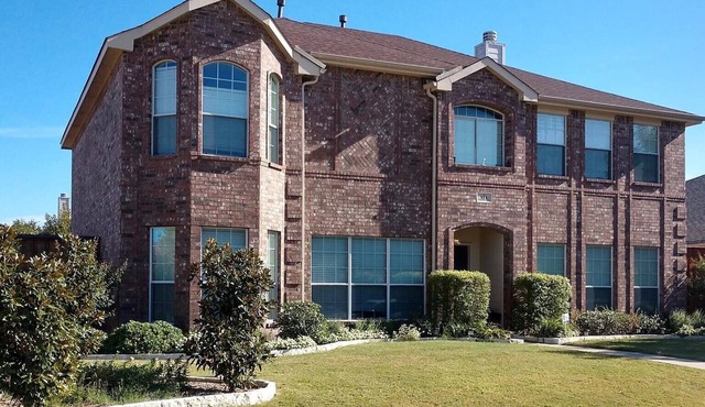 Charming 4-bed/3 bath house in Rockwall. Every stay is 5-Stars. Big bedrooms. in Rockwall