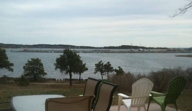 Charming antique waterfront home overlooking wellfleet harbor in Wellfleet
