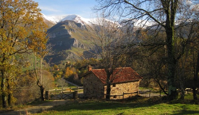 Charming cottage in the valleys pasiegos. Stunning views of the mountains. in San Roque de Riomiera