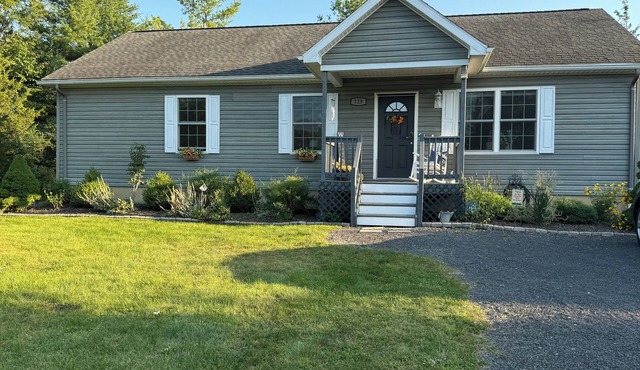 Charming Cottage in Private Lake Community (Pet-Friendly!) in Athens