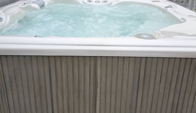 Charming Cozy Rambler 3 Bedroom 4 beds 2 bath with Hot Tub and Wheelchair Access in Vernal