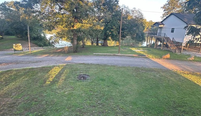 Charming double suite cabin on the Red River near Searcy, AR in Searcy