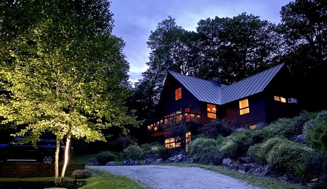 CHARMING FAMILY CHALET w/Great Location, Outdoor Hot tub on Edson Hill in Stowe