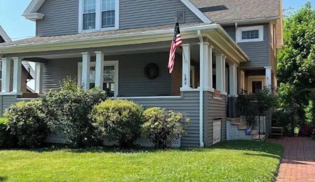CHARMING LARGE 3 Bedroom Entire Home in Worcester