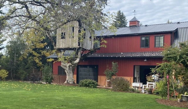 Charming One-Bedroom Deck Apartment in Aurora