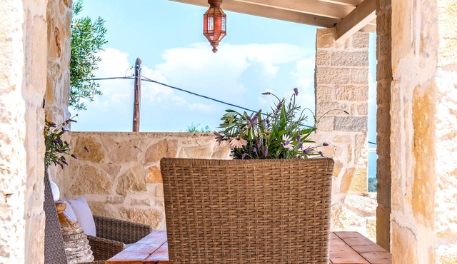 Charming Villa with Pool, Sea views, BBQ, Verandah amongst the Olive Groves