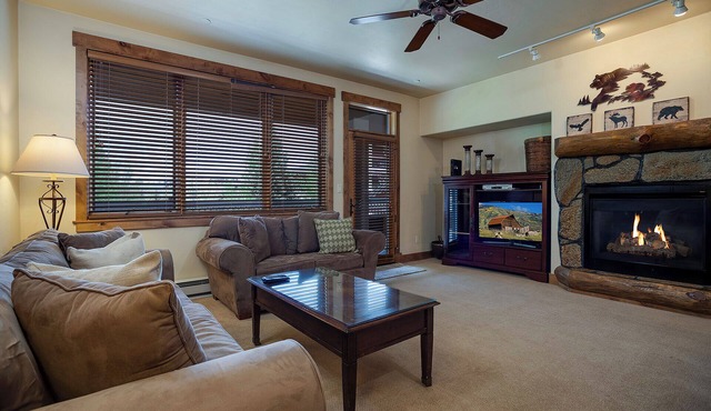 CL3210 | Gorgeous Mountain Views | Winter Shuttle | Hot Tubs | 200 Yds to Mtn in Steamboat Springs