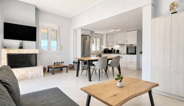 Coastal Escape - Modern 2BR Maisonette by ΜΡS