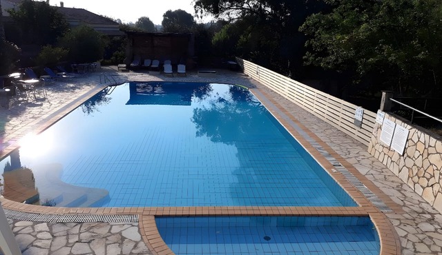 Comfy Studio in Gouvia – Balcony & Pool Access (Studio 1)