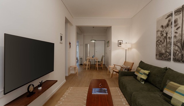Cozy 2BR Apartment Warm, Bright & Steps to Metro