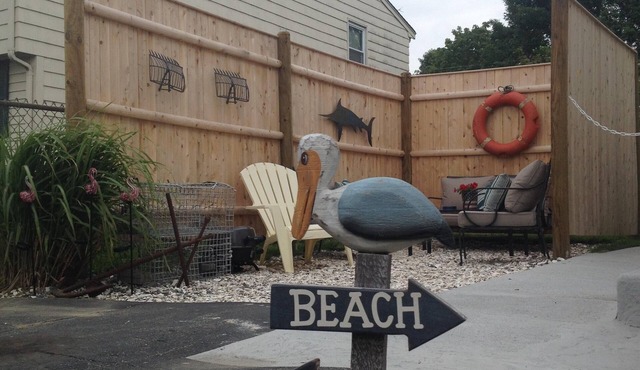 Cozy Beach Apartment, private entrance and parking spot . in Middletown