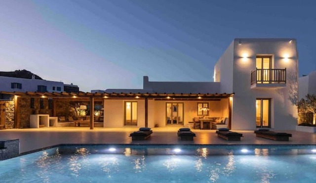 Cozy Mykonos villa with heated pool and jacuzzi!
