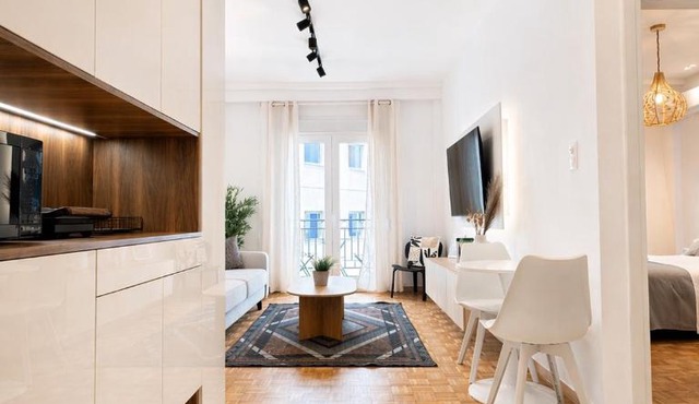 Cozy & Stylish Apartment with Balcony Netflix Near Metro