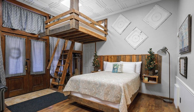 Crossroads Studio: Steps Away from Historic Rt. 66 and Carthage Square in Carthage