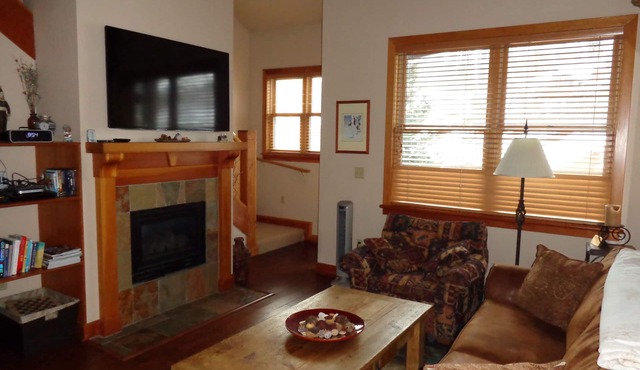 Deer Valley Townhouse, with New Private Hot Tub Just Steps Away from the Bus in Park City