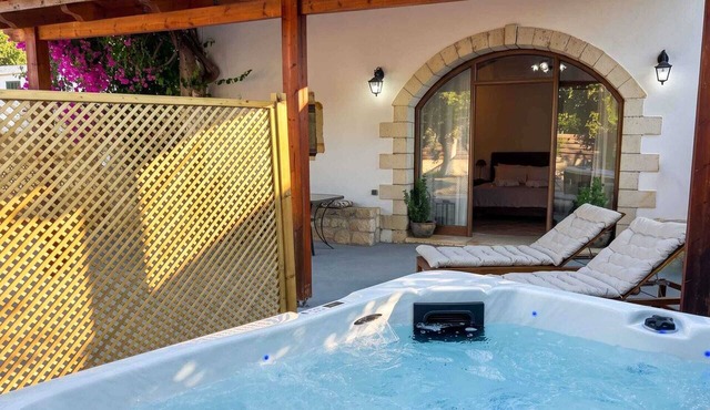 Despina Jacuzzi Studio - Walk to Lake Kournas