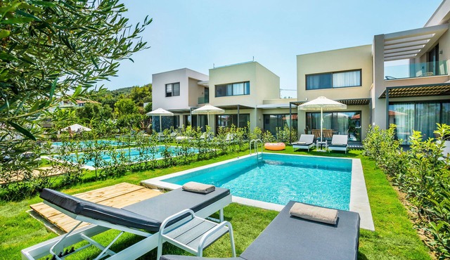 Dionisos Luxury Villas