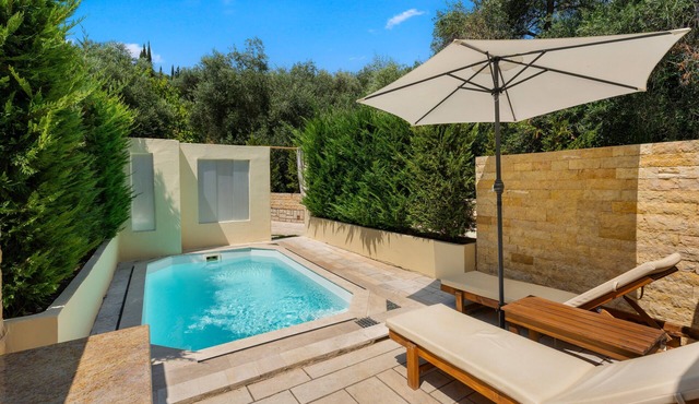 Doliva Chris Apartment with Private Pool, Mountain View, Wi-Fi and Air Conditioning