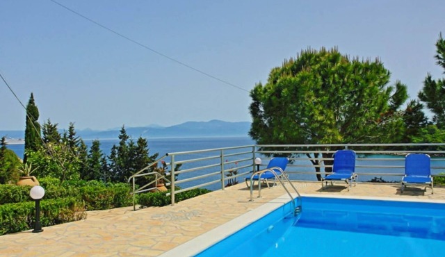 Dolphin Studio Swimming Pool Walk to Beach Sea Views A C Wifi Car Not Required - 559