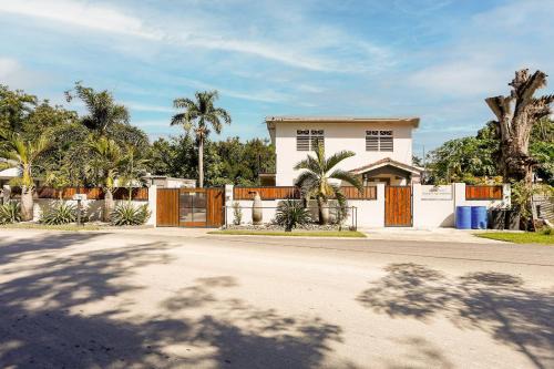 EcoMar Rentals Casa:, Naturaleza, Piscina & Playa in Cabo Rojo