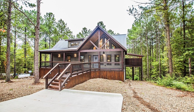 Elegant Couples Cabin, Magnolia Design, 5-Star Amenities in Broken Bow
