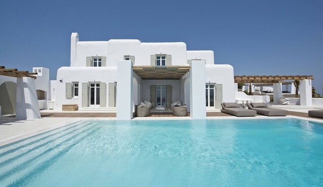 Elegant Villa, Private Infinity Pool, Fantastic Views to Aegean Sea & Mykonos Town (10 mins drive)